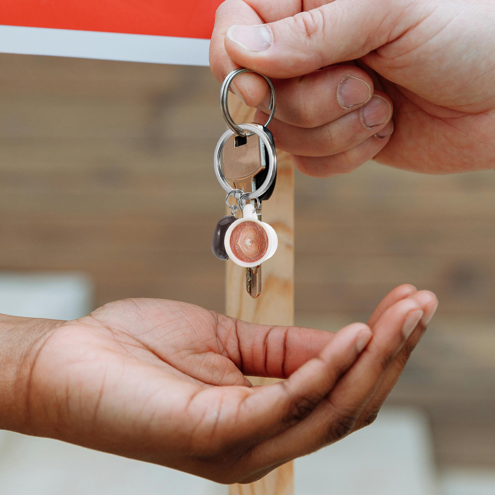 Resin Art Keychain Design - سلسلة مفاتيح على شكل حبة قهوة