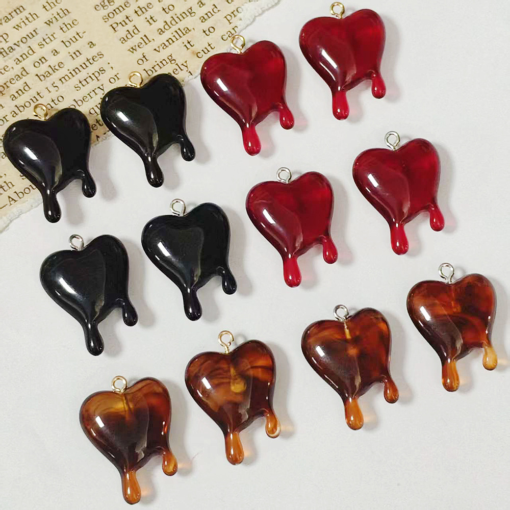 10 قطع من تعليقات الراتنج على  - مراجعة Resin Art Jewellery Kit وسعره