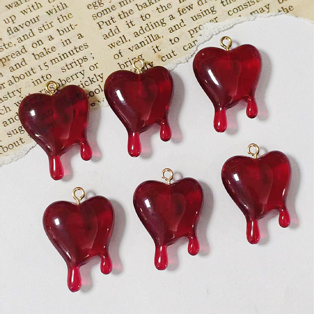 10 قطع من تعليقات الراتنج على  - مراجعة Resin Art Jewellery Kit وسعره
