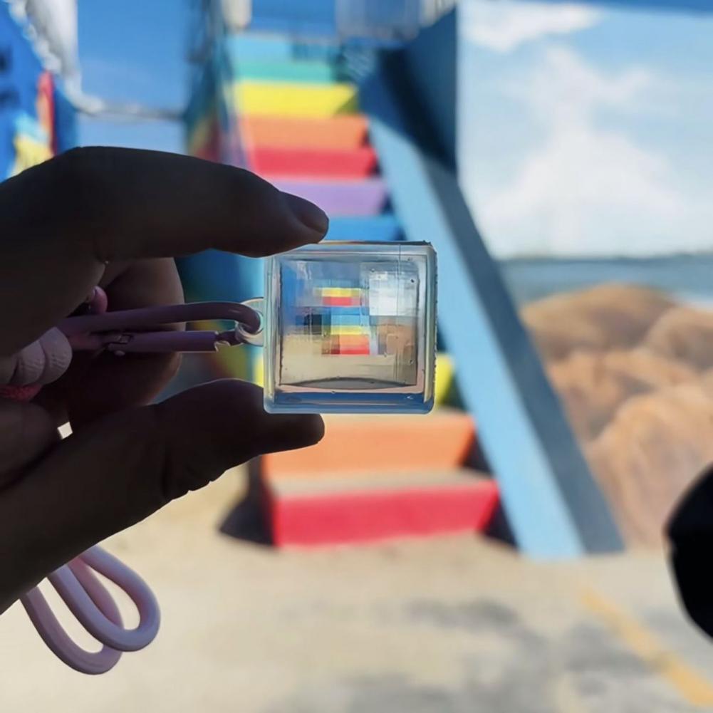 تعليقة حقيبة بتصميم بكسل، ميدا - مراجعة Resin Art Keychain Design وسعره